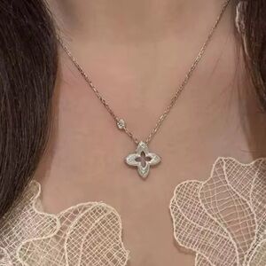 Elegant Silver Pendant Necklace